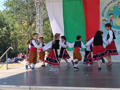 Международен фестовал с. Старосел - ДГ Мечта - Красново
